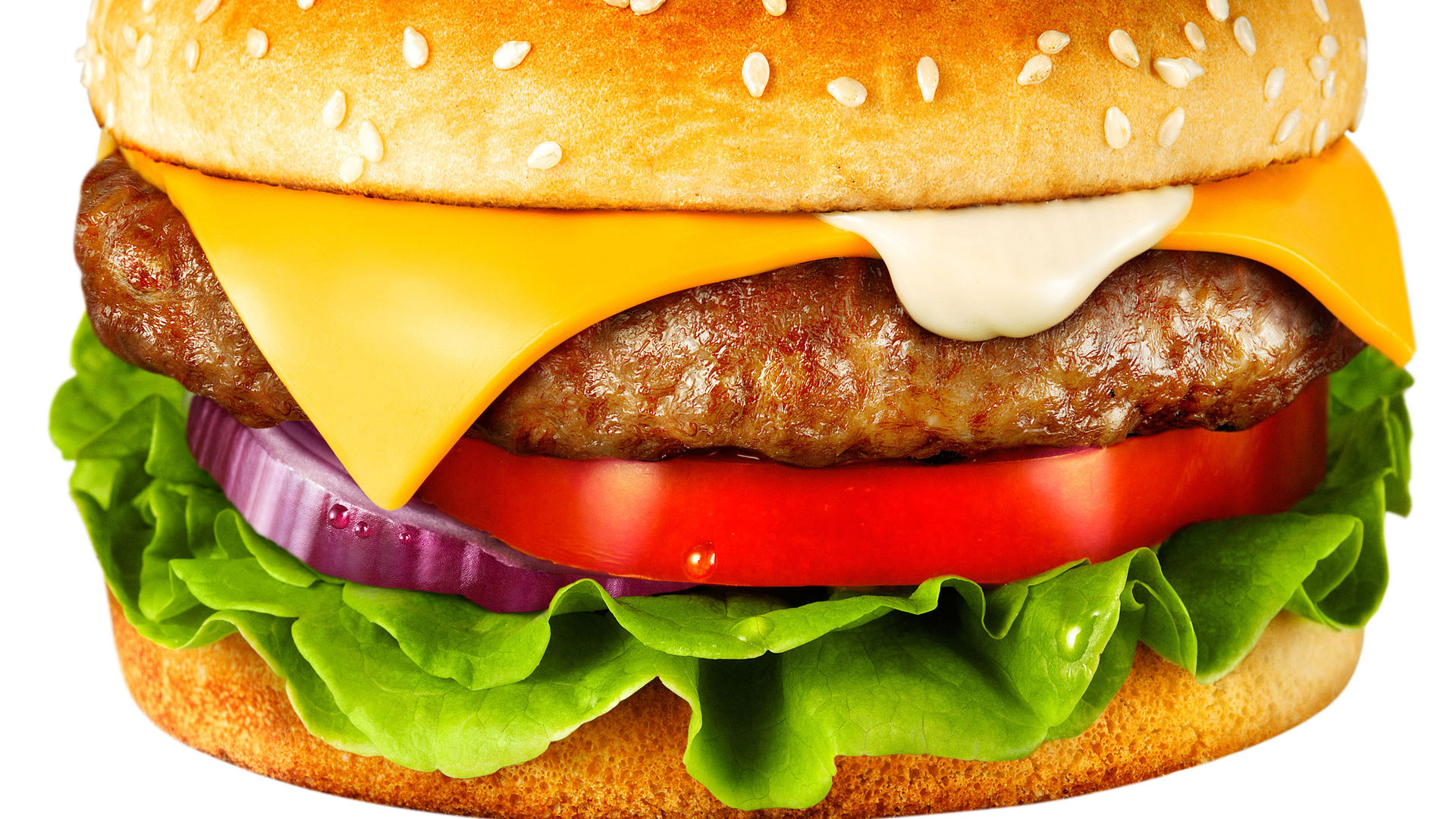 Cheeseburgare med saftig nötköttsburger på sesambröd, med ost, sallad, tomat, rödlök och majonnäs