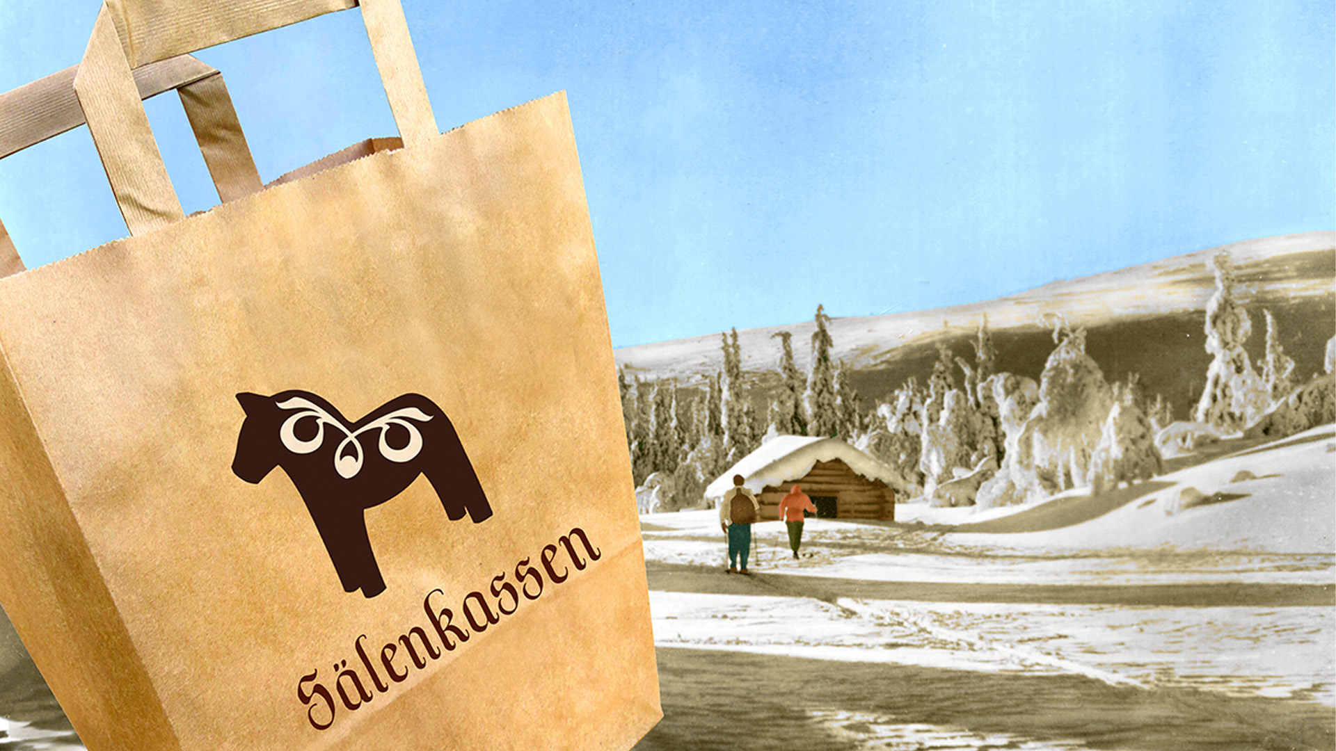 Papperskasse med texten "Sälenkassen" och en dalahästsymbol i förgrunden, med ett vintrigt snölandskap och två personer nära en stuga i bakgrunden