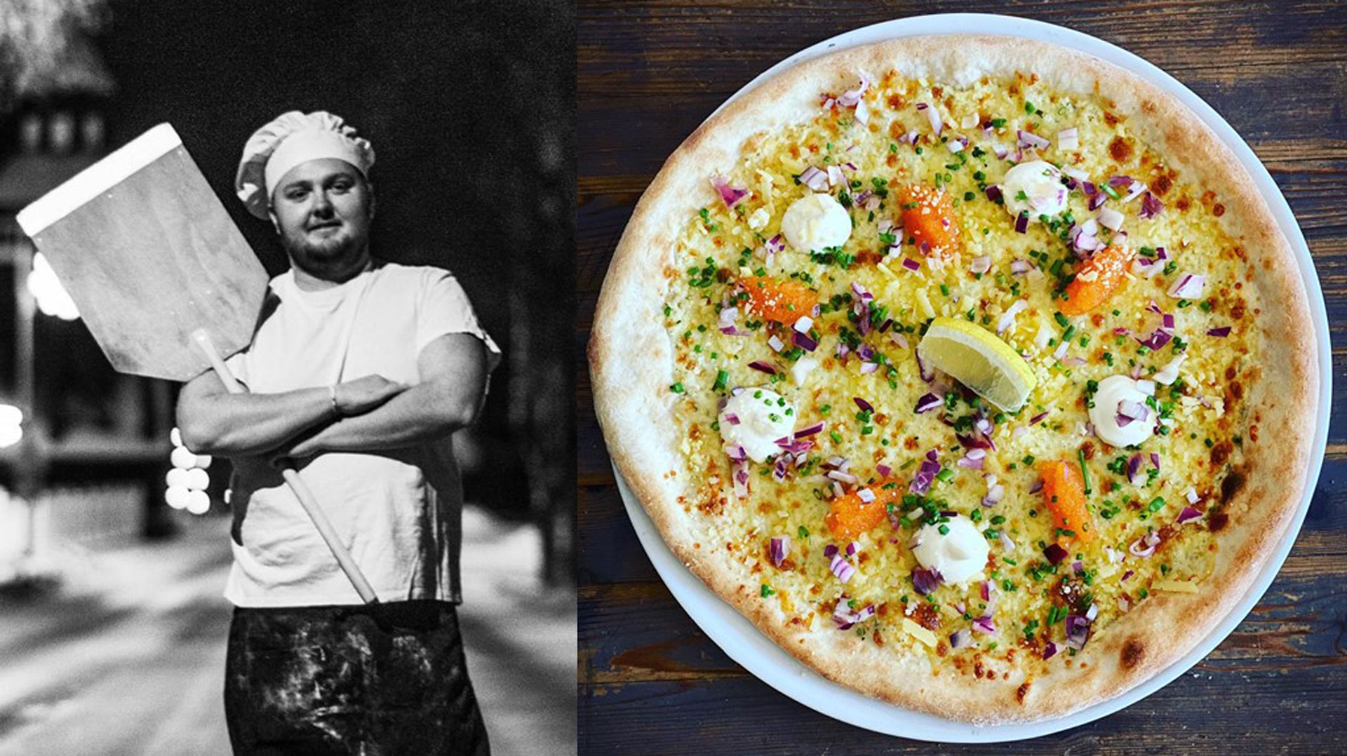 Kock med pizzaspatel bredvid en lyxpizza med räkor, rödlök, crème fraiche och citron på träbord