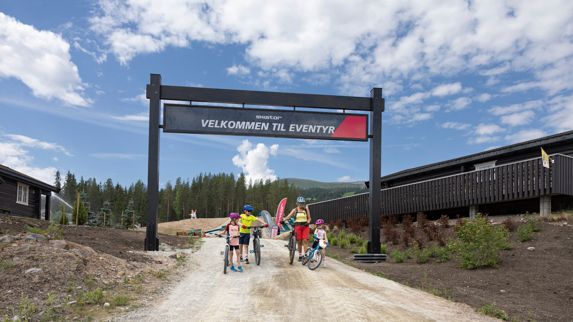 En familj som besökt Äventyrsparken i Trysil